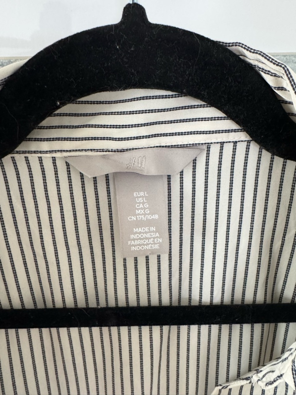 H&M V Neck Blouse - Picture 4 of 5